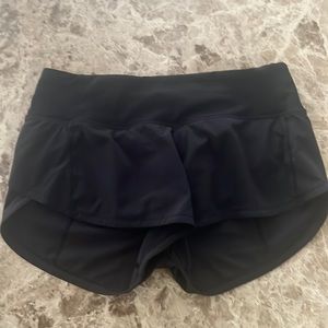 Lululemon size 2 shorts black athletic shorts 2.5 inseam